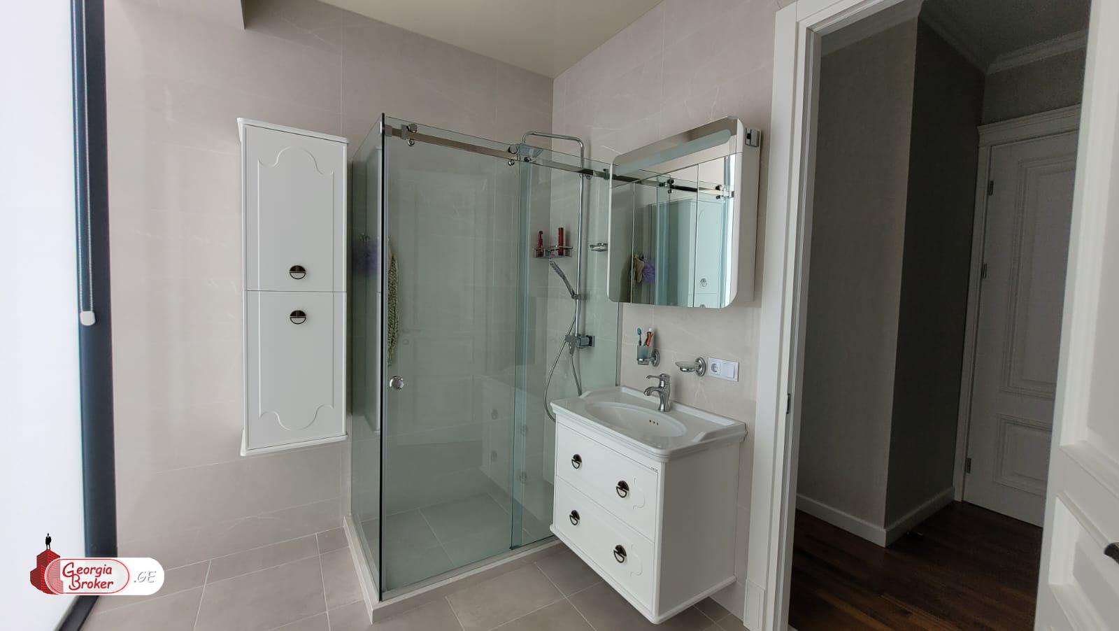 იყიდება ახალი გარემონტებული 5 ოთახიანი ბინა დომუსში, თამარაშვილზე